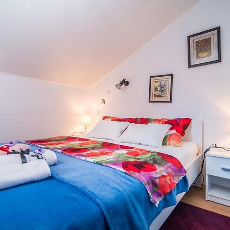 Apartment Vesna ロヴィニ エクステリア 写真