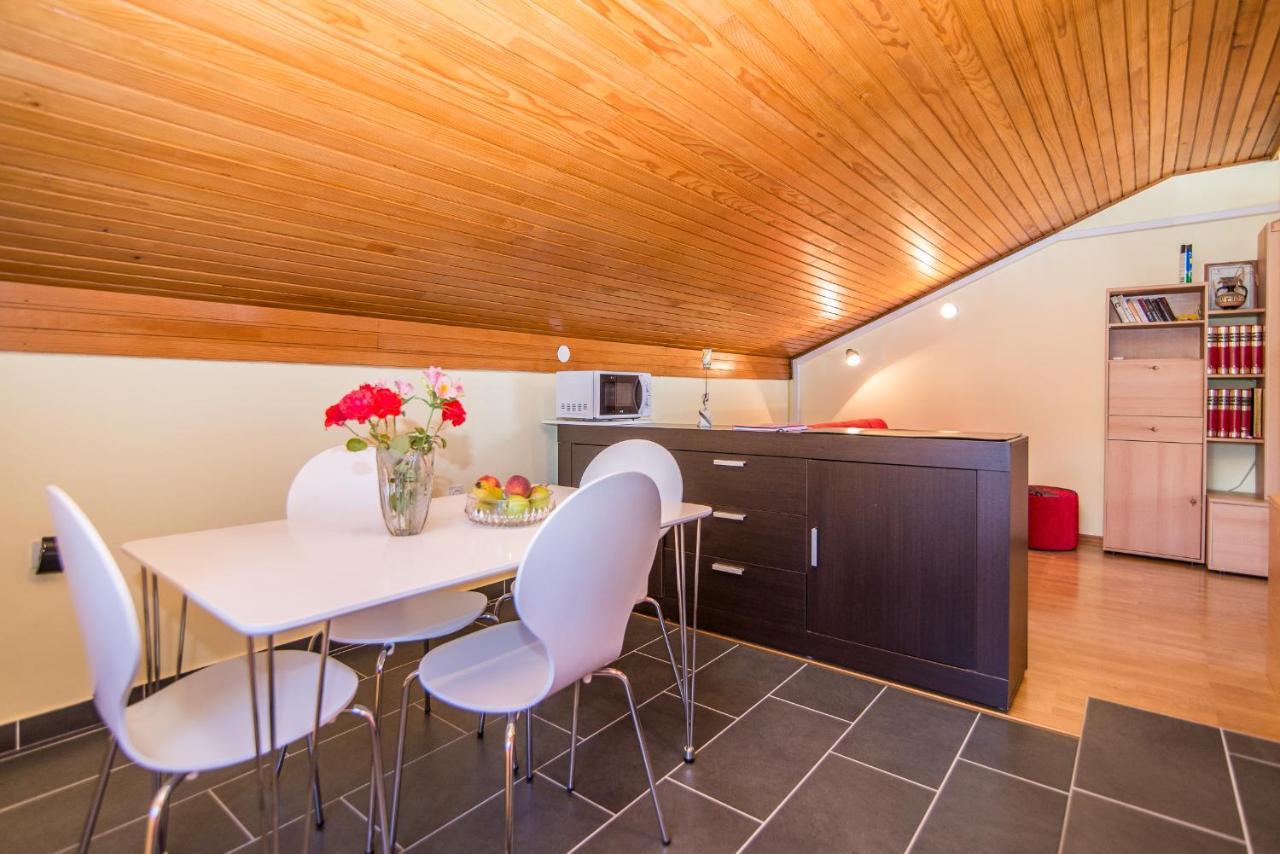 Apartment Vesna ロヴィニ エクステリア 写真