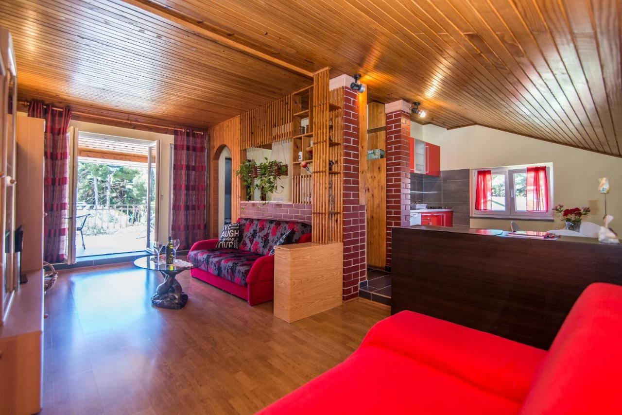 Apartment Vesna ロヴィニ エクステリア 写真