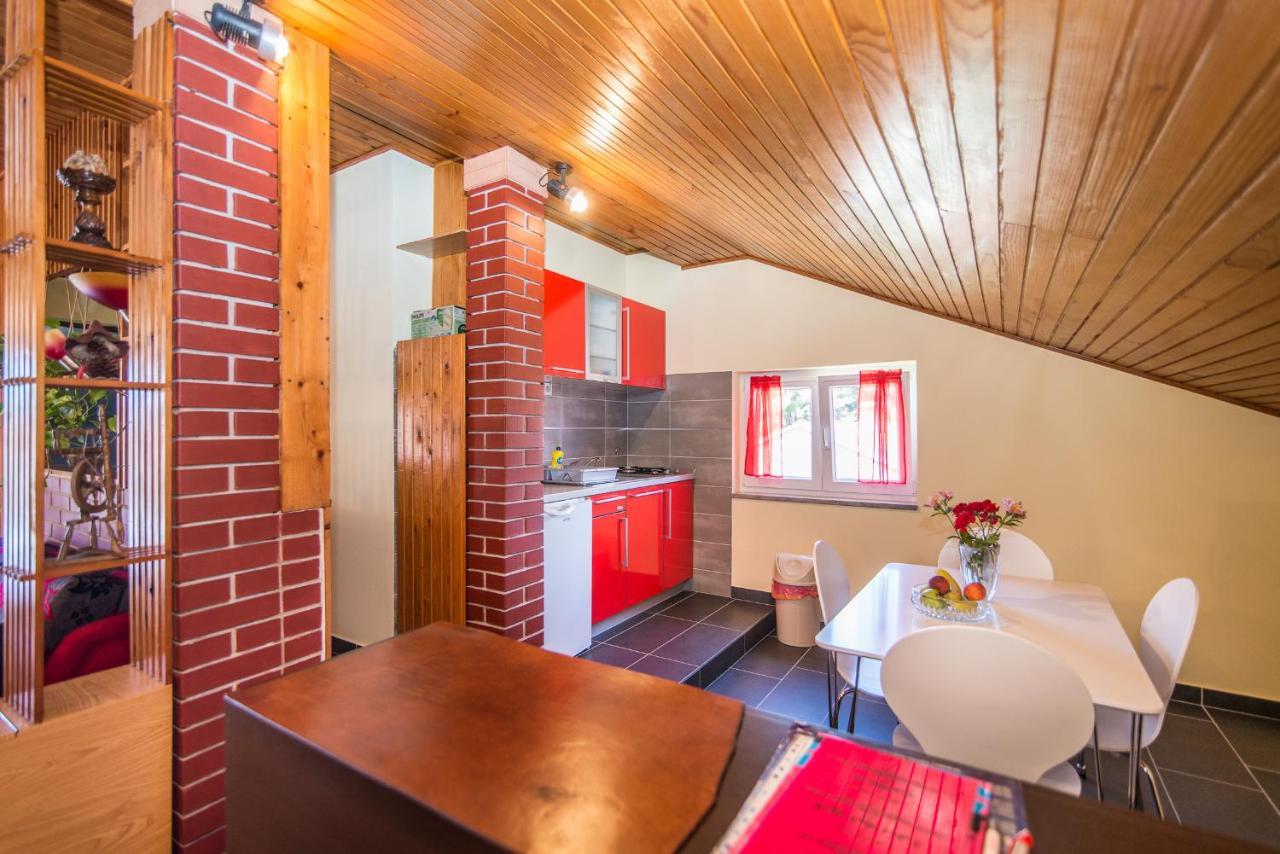 Apartment Vesna ロヴィニ エクステリア 写真