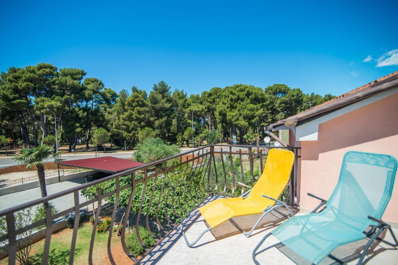 Apartment Vesna ロヴィニ エクステリア 写真