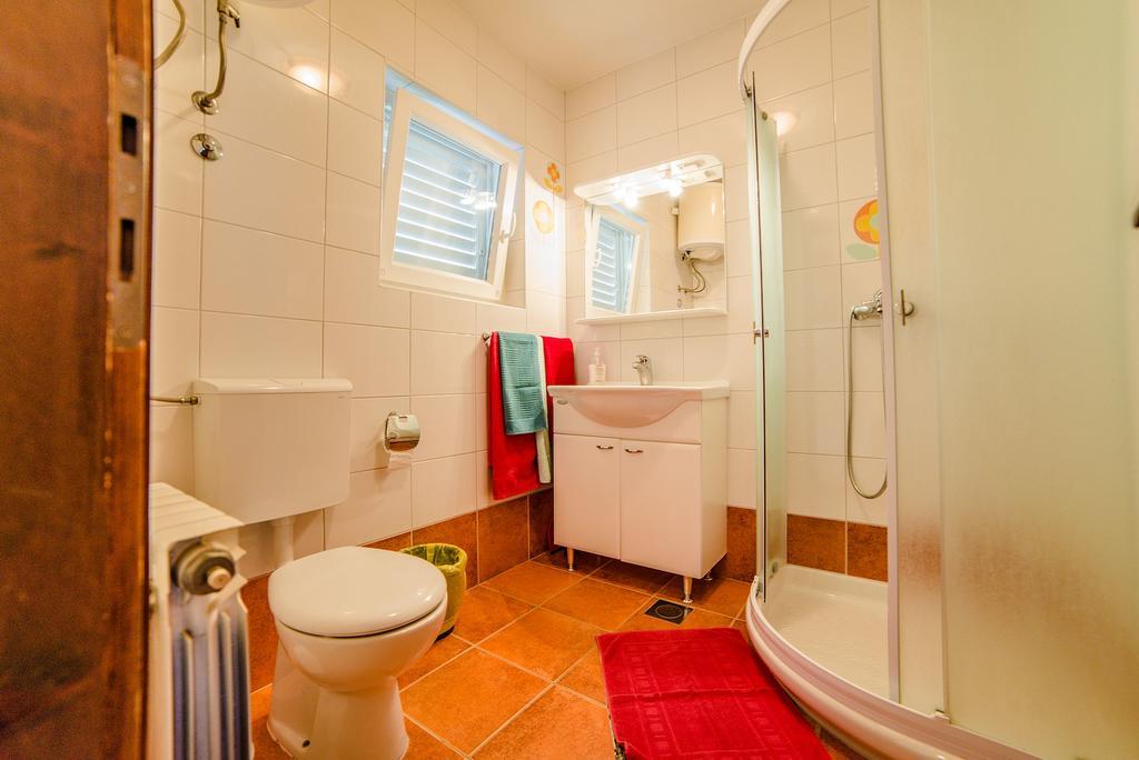 Apartment Vesna ロヴィニ エクステリア 写真