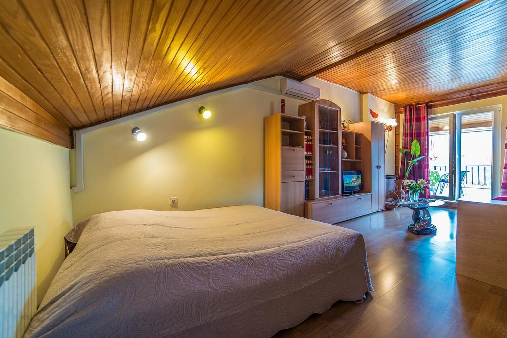 Apartment Vesna ロヴィニ エクステリア 写真